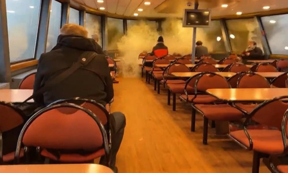 Γερμανία: Γιγάντιο κύμα έσπασε τα τζάμια σε φέρι μποτ